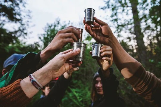 ADVENTURE NESTING SHOT GLASS SET ערכת פלאסק וכוסות שוט image number null